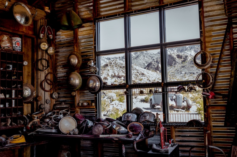 cordonnerie-LA ROQUE EN PROVENCE-min_shop_window_part_junk_abandoned-138873